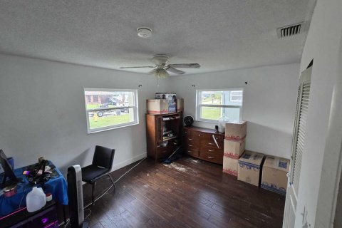 House in Tamarac, Florida 3 bedrooms, 151.52 sq.m. № 2261641 - photo 14
