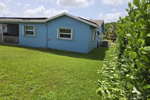 House in Tamarac, Florida 3 bedrooms, 151.52 sq.m. № 2261641 - photo 23