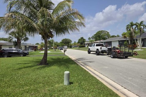 House in Tamarac, Florida 3 bedrooms, 151.52 sq.m. № 2261641 - photo 4