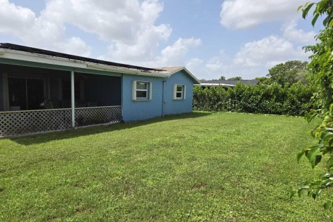 House in Tamarac, Florida 3 bedrooms, 151.52 sq.m. № 2261641 - photo 24