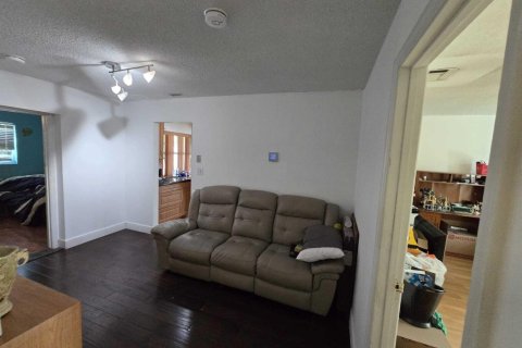 House in Tamarac, Florida 3 bedrooms, 151.52 sq.m. № 2261641 - photo 18