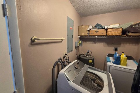 House in Tamarac, Florida 3 bedrooms, 151.52 sq.m. № 2261641 - photo 19