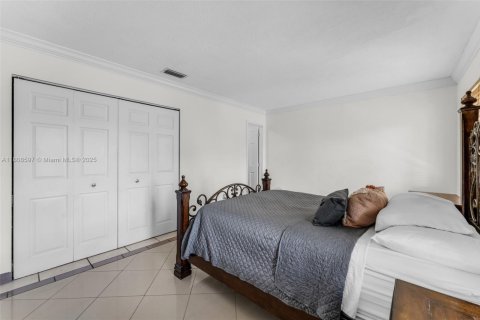Townhouse in Cutler Bay, Florida 3 bedrooms, 115.2 sq.m. № 1746001 - photo 11