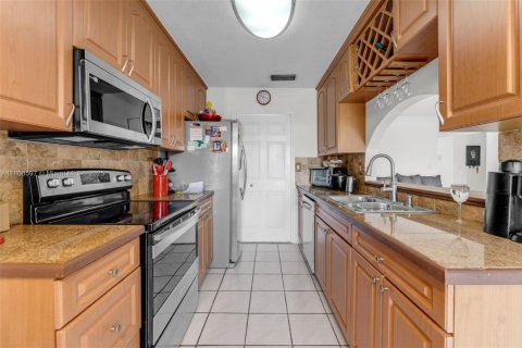 Townhouse in Cutler Bay, Florida 3 bedrooms, 115.2 sq.m. № 1746001 - photo 7
