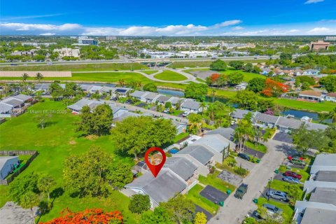 Townhouse in Cutler Bay, Florida 3 bedrooms, 115.2 sq.m. № 1746001 - photo 19