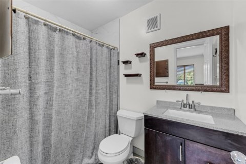 Townhouse in Cutler Bay, Florida 3 bedrooms, 115.2 sq.m. № 1746001 - photo 12