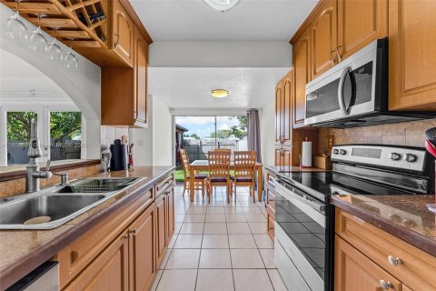Townhouse in Cutler Bay, Florida 3 bedrooms, 115.2 sq.m. № 1746001 - photo 8