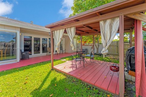 Townhouse in Cutler Bay, Florida 3 bedrooms, 115.2 sq.m. № 1746001 - photo 16