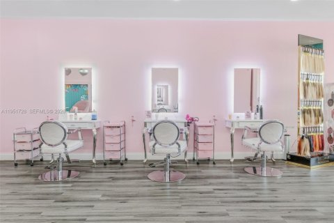 Купить коммерческую недвижимость в Хайалиа, Флорида № 2054292 - фото 2