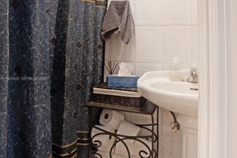 House in Homestead, Florida 5 bedrooms, 216.18 sq.m. № 2030605 - photo 15