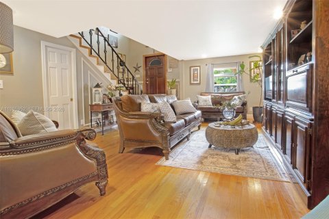 House in Homestead, Florida 5 bedrooms, 216.18 sq.m. № 2030605 - photo 3