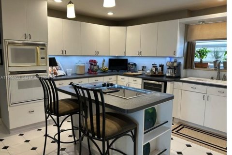 House in Homestead, Florida 5 bedrooms, 216.18 sq.m. № 2030605 - photo 10