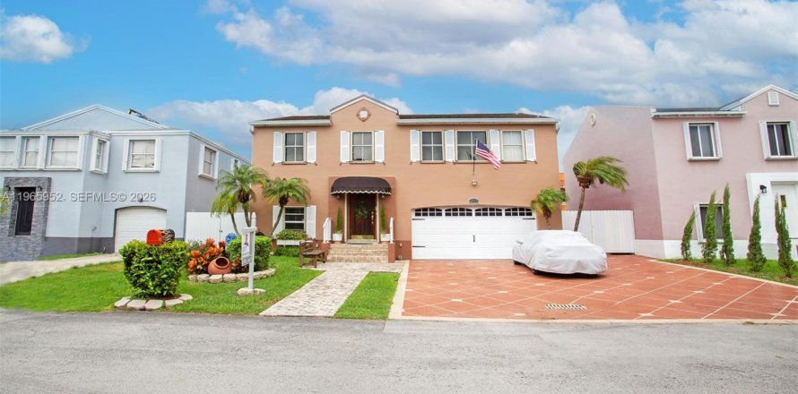 House in Homestead, Florida 5 bedrooms, 216.18 sq.m. № 2030605
