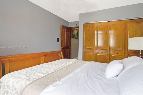 House in Homestead, Florida 5 bedrooms, 216.18 sq.m. № 2030605 - photo 27