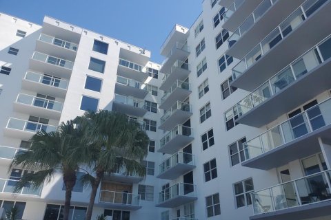Condo in Palm Beach, Florida, 1 bedroom  № 1188661 - photo 1