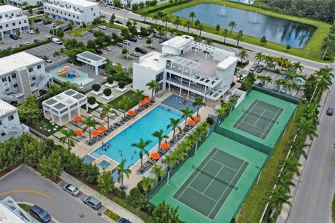 Townhouse in LANDMARK in Doral, Florida 4 bedrooms, 246.66 sq.m. № 1840986 - photo 28