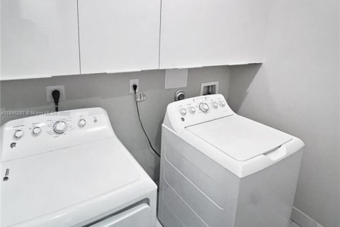 Townhouse in LANDMARK in Doral, Florida 4 bedrooms, 246.66 sq.m. № 1840986 - photo 19
