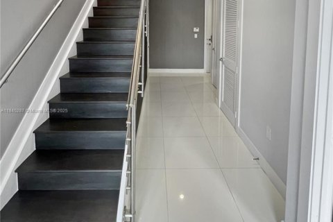 Townhouse in LANDMARK in Doral, Florida 4 bedrooms, 246.66 sq.m. № 1840986 - photo 4