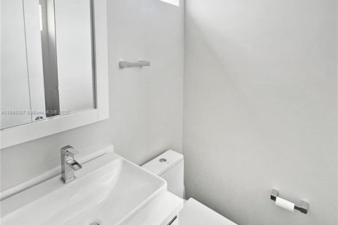 Townhouse in LANDMARK in Doral, Florida 4 bedrooms, 246.66 sq.m. № 1840986 - photo 18