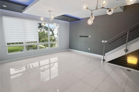 Townhouse in LANDMARK in Doral, Florida 4 bedrooms, 246.66 sq.m. № 1840986 - photo 8
