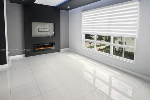 Townhouse in LANDMARK in Doral, Florida 4 bedrooms, 246.66 sq.m. № 1840986 - photo 7