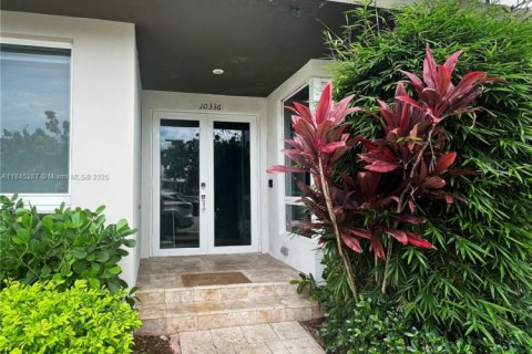 Townhouse in LANDMARK in Doral, Florida 4 bedrooms, 246.66 sq.m. № 1840986 - photo 3