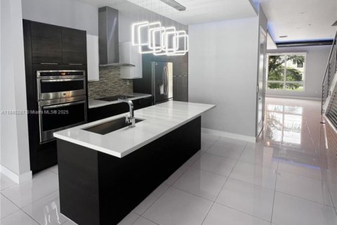Townhouse in LANDMARK in Doral, Florida 4 bedrooms, 246.66 sq.m. № 1840986 - photo 9