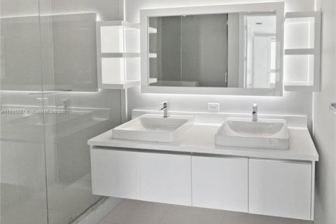Townhouse in LANDMARK in Doral, Florida 4 bedrooms, 246.66 sq.m. № 1840986 - photo 12