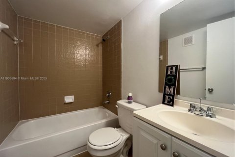Condominio en alquiler en Miami, Florida, 3 dormitorios, 93.74 m2 № 2054273 - foto 10