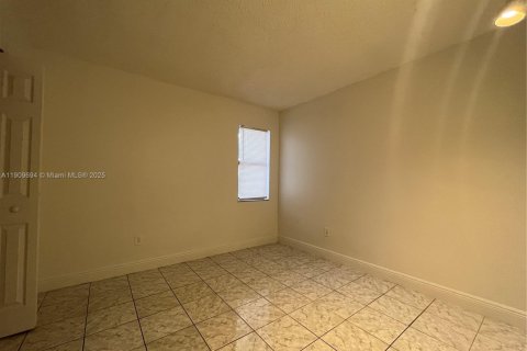 Condominio en alquiler en Miami, Florida, 3 dormitorios, 93.74 m2 № 2054273 - foto 11