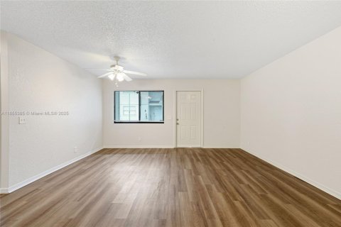 Touwnhouse à vendre à West Palm Beach, Floride: 2 chambres, 82.5 m2 № 1921902 - photo 3