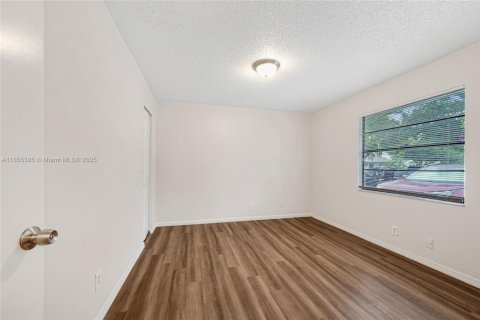 Touwnhouse à vendre à West Palm Beach, Floride: 2 chambres, 82.5 m2 № 1921902 - photo 10