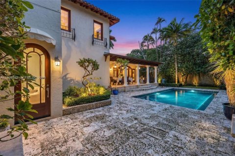 Casa en venta en Miami, Florida, 5 dormitorios, 396.6 m2 № 2056869 - foto 13