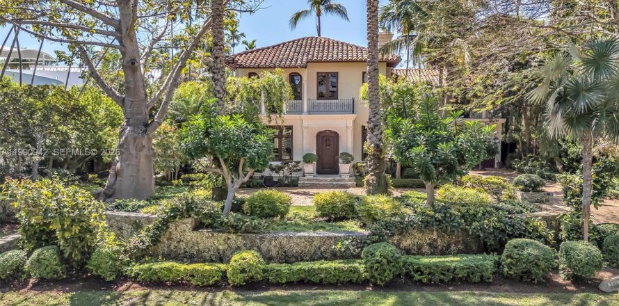 Casa en Miami, Florida 5 dormitorios, 396.6 m2 № 2056869