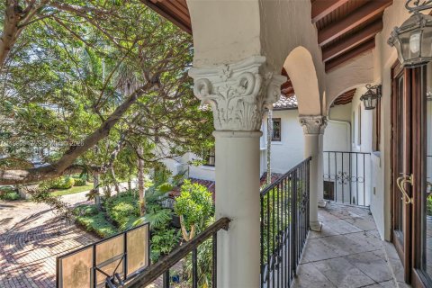 Casa en venta en Miami, Florida, 5 dormitorios, 396.6 m2 № 2056869 - foto 15