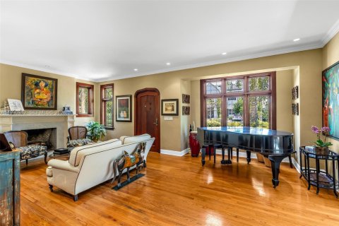 Casa en venta en Miami, Florida, 5 dormitorios, 396.6 m2 № 2056869 - foto 7