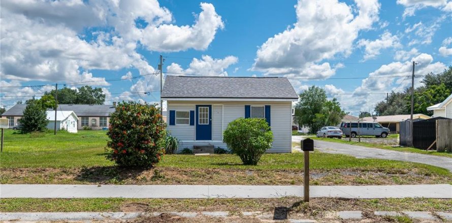House in Lake Wales, Florida 2 bedrooms, 63.55 sq.m. № 2224710