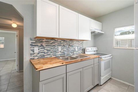 House in Lake Wales, Florida 2 bedrooms, 63.55 sq.m. № 2224710 - photo 4