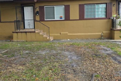 Commercial property in Miami, Florida 147.16 sq.m. № 2041975