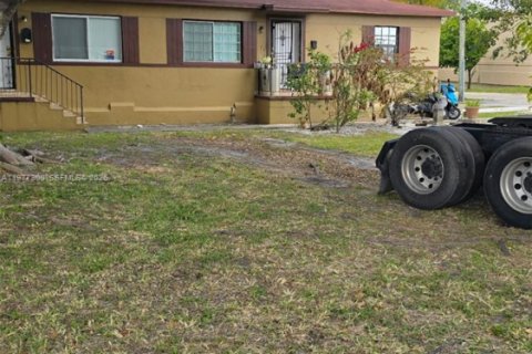 Commercial property in Miami, Florida 147.16 sq.m. № 2041975 - photo 7