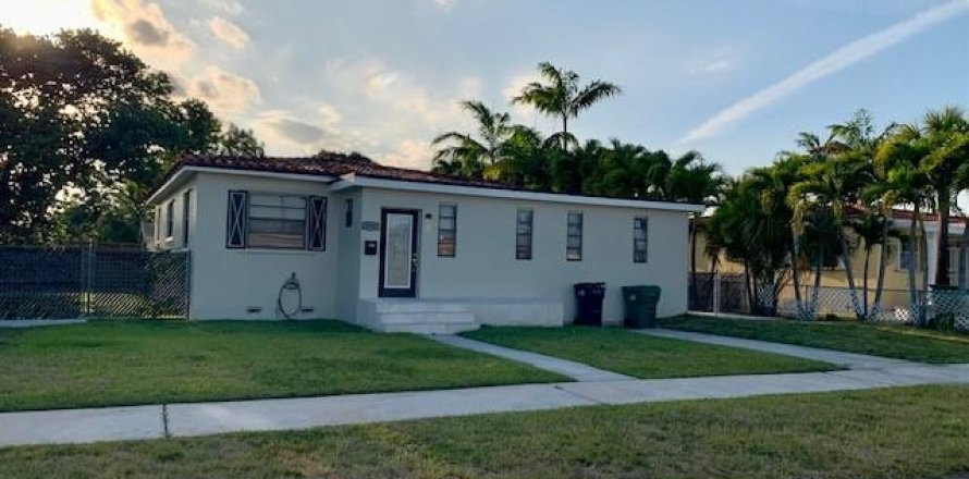 Casa en Miami, Florida 3 dormitorios, 133.41 m2 № 1226656