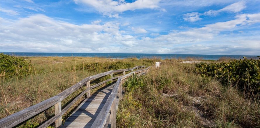 Condo in Cocoa Beach, Florida, 2 bedrooms № 1040966
