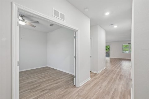 House in Riverview, Florida 4 bedrooms, 264.49 sq.m. № 2152322 - photo 2