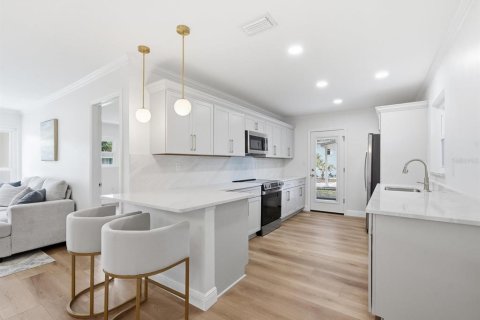 Casa en venta en Tampa, Florida, 3 dormitorios, 135.17 m2 № 2349594 - foto 12