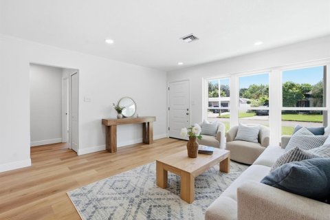 Casa en venta en Tampa, Florida, 3 dormitorios, 135.17 m2 № 2349594 - foto 3