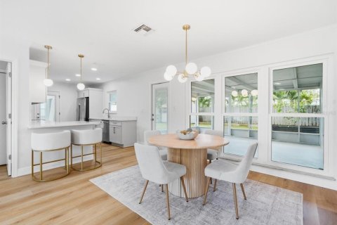 Casa en venta en Tampa, Florida, 3 dormitorios, 135.17 m2 № 2349594 - foto 9