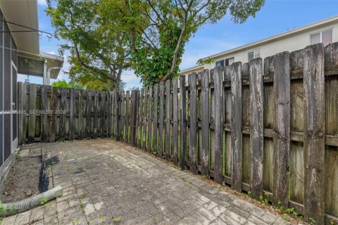Touwnhouse à vendre à Deerfield Beach, Floride: 2 chambres, 139.73 m2 № 2070992 - photo 25