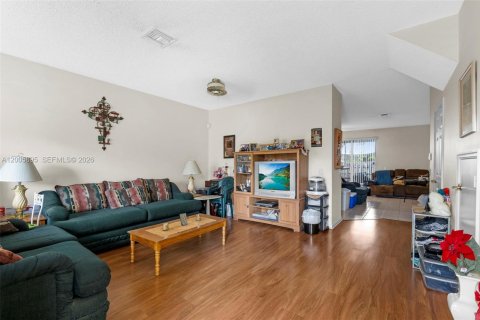 Touwnhouse à vendre à Deerfield Beach, Floride: 2 chambres, 139.73 m2 № 2070992 - photo 4