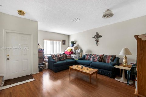 Touwnhouse à vendre à Deerfield Beach, Floride: 2 chambres, 139.73 m2 № 2070992 - photo 3