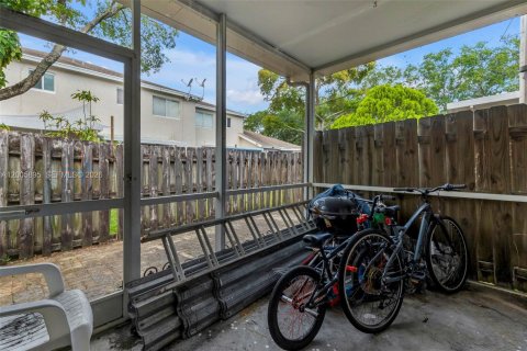 Touwnhouse à vendre à Deerfield Beach, Floride: 2 chambres, 139.73 m2 № 2070992 - photo 23